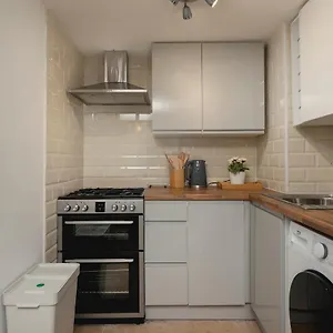 Lovely 2br Ap Just Moments Away From Brighton